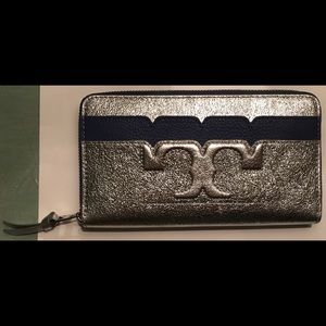 Tory Burch Scallop-T Continental Wallet
